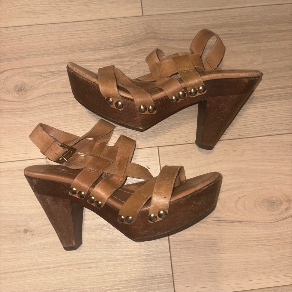 Brown Vintage Zara  Strappy Platform Heels. Really cute design